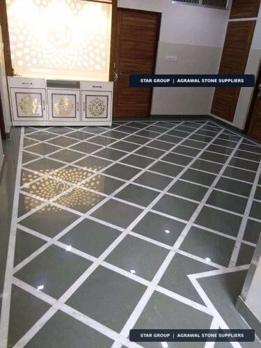 लिविंग रूम, ग्रिड पैटर्न मेडेलियन इनले के साथ