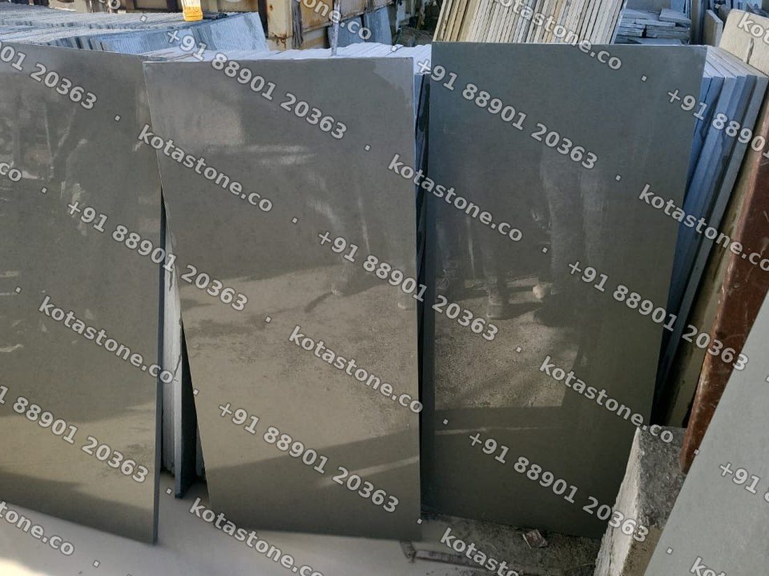 Mirror polish Kota, the surface returning the yard